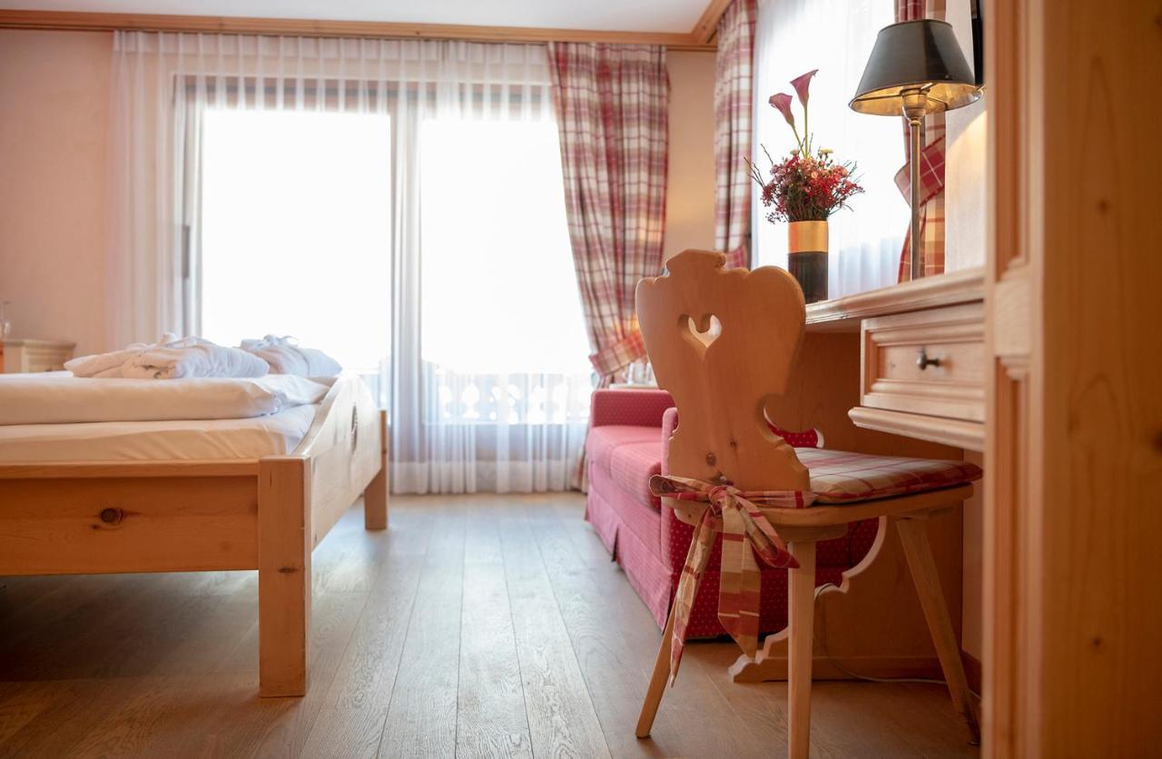 Hotel Alpina โคลสเตอร์ ภายนอก รูปภาพ